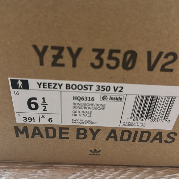 Yeezy 350 v2 men’s 6.5 women’s 8. Black - Picture 9 of 9